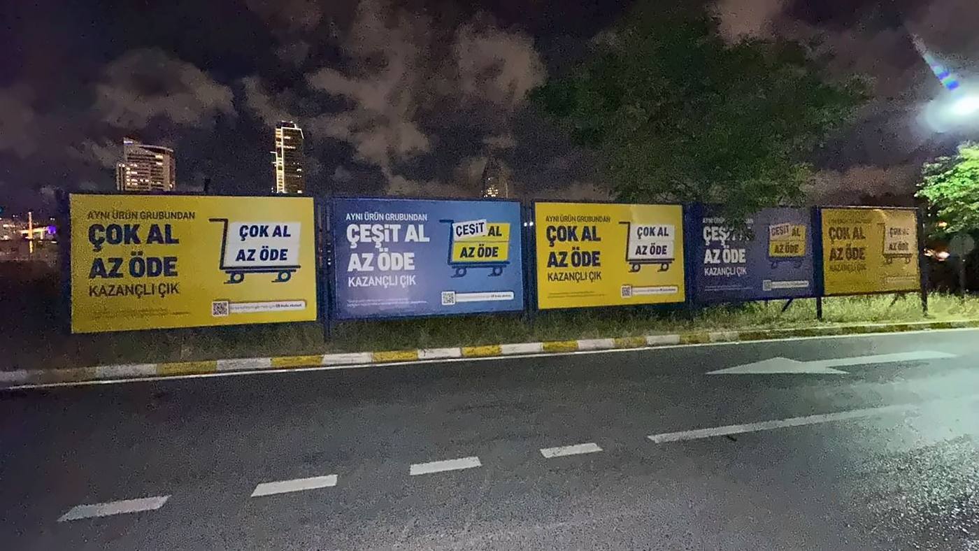 Metro billboard serisi, gece